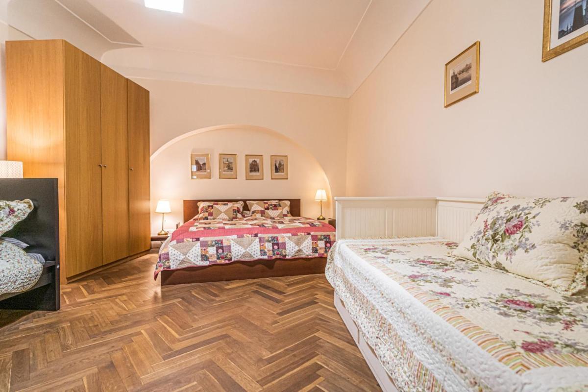 Stylish Studio At Lesser Town, Charles Bridge 3min By Walk Apartment Prag