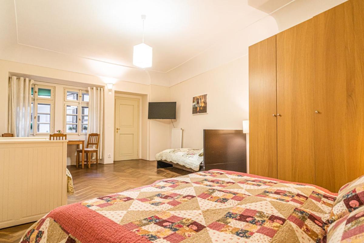 Stylish Studio At Lesser Town, Charles Bridge 3min By Walk Apartmán *